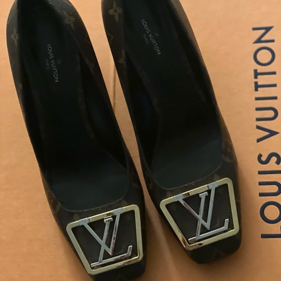 Louis Vuitton authentic monogram women shoes size US 8,5 -(39) with dust bags - Picture 6 of 7